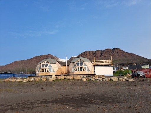 To helt unikke strand-igloer på den sorte strand - Hytte 1